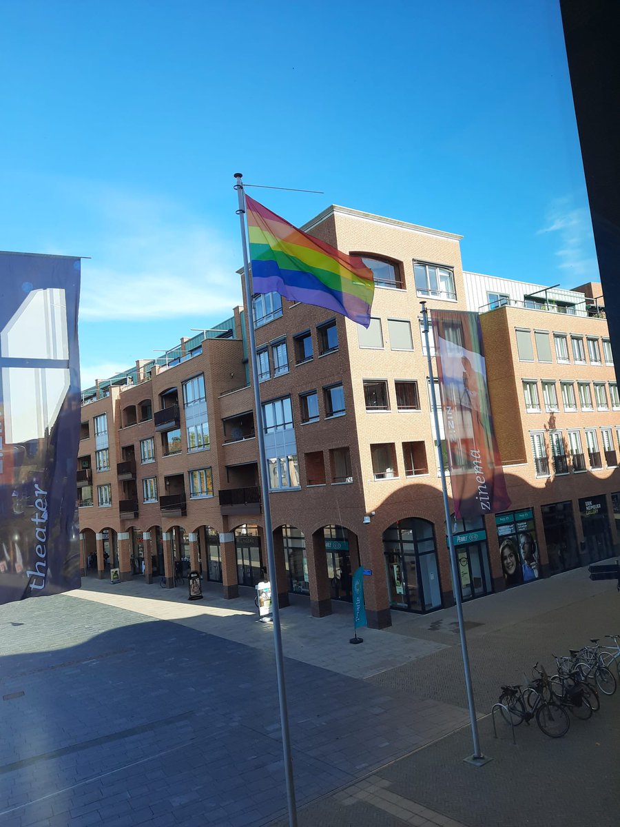 Internationale  #comingoutday 110ktober, vandaag uiteraard ook in provinciehuis <a href="/ProvOverijssel/">Provincie Overijssel</a> bijvb. in #Deventer #Hellendoorn #Almelo. Je zelf mogen zijn! Met respect.