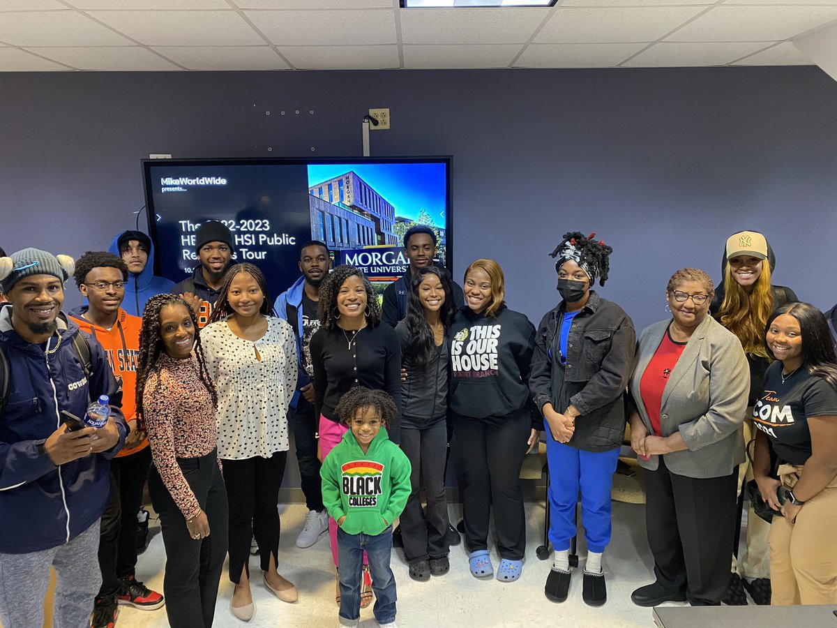 jana_duckett's tweet photo. Thank you @TriniMissB of @MWW_PR and @PRSAFoundation’s Dawn Christian for talking with @SGJCMSU students this week and sharing tips about how to launch a career in the #pr industry along with scholarships available to @PRSSAbears. #scomup https://t.co/dHyAMZwLKr