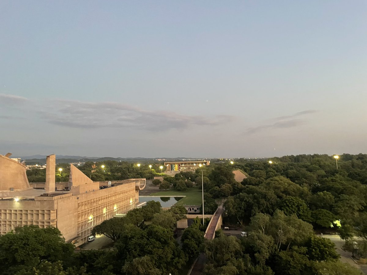 Radhikas01's tweet photo. Dusk.
#chandigarh #october #lecorb #views #architecture https://t.co/MPtL8wmO0I