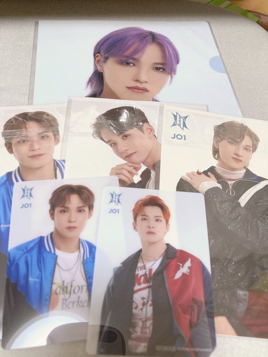 s22sj8's tweet photo. JO1 MIDNIGHT SUN 交換

【譲】
タワレコポスカ：與那城、金城、佐藤
楽天クリアファイル：大平
HMVトレカ：川西、與那城

【求】
白岩

郵送希望です📮
店舗別特典であれば、異種でも検討させていただきます。
よろしくお願いいたします！

#JO1交換 https://t.co/DlGNrNouQl