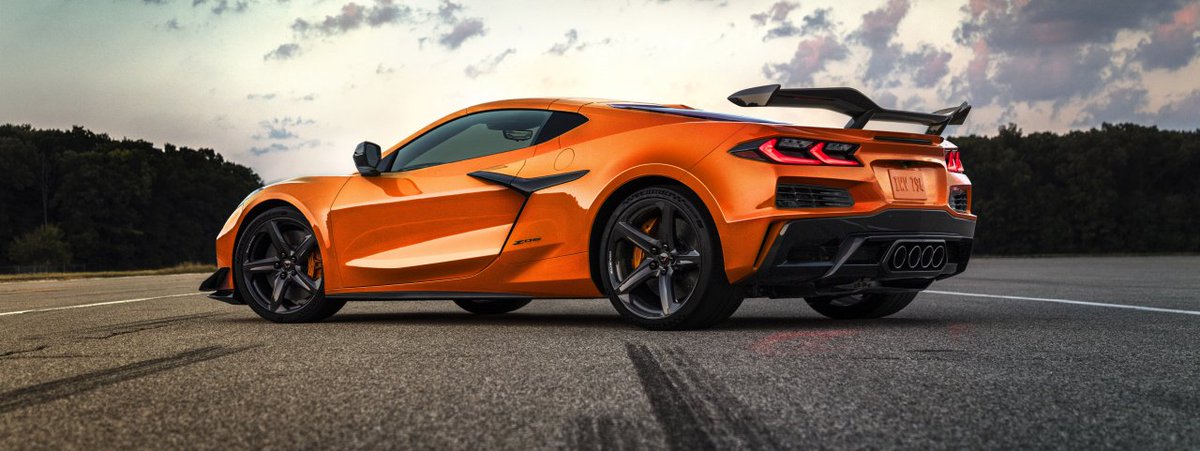 raychevrolet's tweet image. The next chapter in the mid-engine #Corvette journey begins today with the introduction of the 2023 #ChevroletCorvette Z06, a new American supercar that puts the world on notice. 🌎 bit.ly/3rEfCNp #Chevy2023