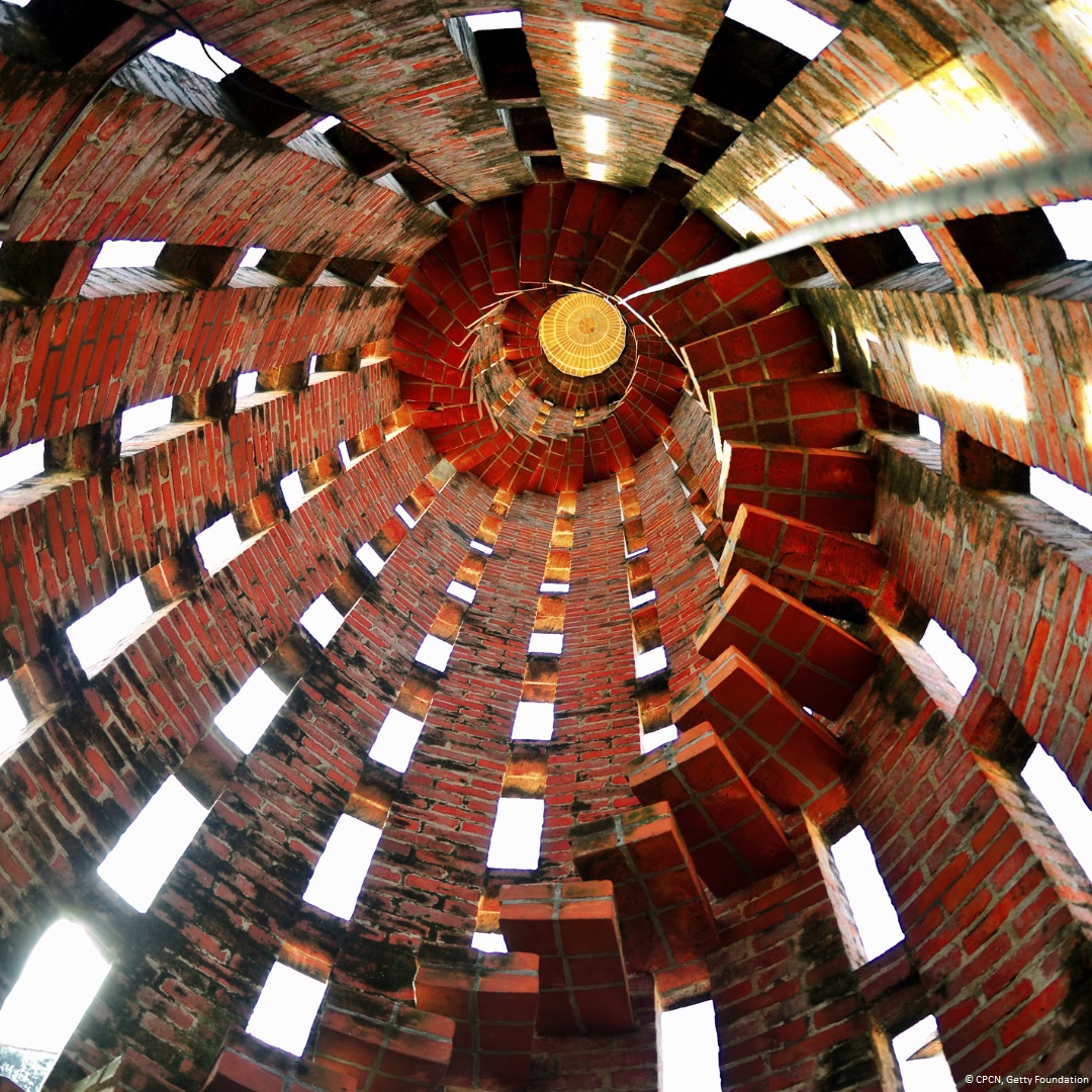 This #TravelTuesday, come with us to Uruguay! The work of engineer Eladio Dieste: Church of Atlántida provides an oustanding example of modern architecture's remarkable formal & spatial achievements in Latin America during the 20th century. on.unesco.org/3cqr7nl #TheNext50