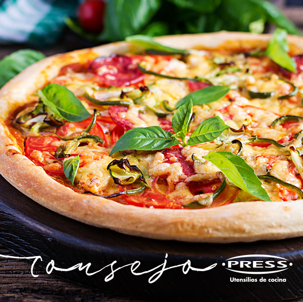 press_lat's tweet photo. #TipPress no desperdicies los bordes de la #Pizza córtalos en cuadritos, condiméntalos con un poco de aceite de oliva, y especias como pimentón ahumado, orégano o la hierba que prefieras. Extiéndelos en una bandeja y hornéalos a 200º C por 5 min.
#DatoPress #PressLat https://t.co/gyWZYyXct6