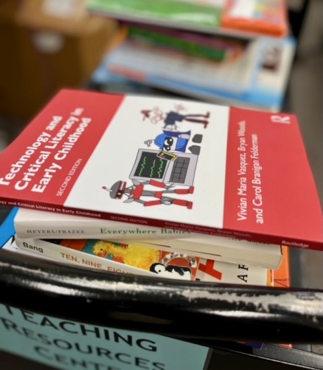 joynerlibrary's tweet photo. It's a transformation #ecutrc #TRCTuesday. At the Teaching Resources Center, we're turning 📦 of new deliveries into kits for engaging and exciting technology-based lessons. So much fun and so much learning! 🤖📖

This is thanks to an LSTA Bright Ideas Grant for innovation. https://t.co/O1DjDkMfhQ