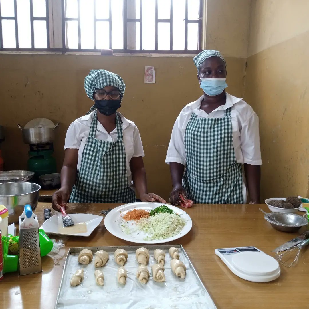 lagos_wdc's tweet photo. WOMEN DEVELOPMENT CENTER AGEGE
Students of the Catering and Hotel Management Department of the Skill Acquisition Centre during their first semester practical examination on Pastries today.
#skillacquistion
#Empowerment
#LASG
#ForAGreaterLagos https://t.co/ZraJlMKYGT