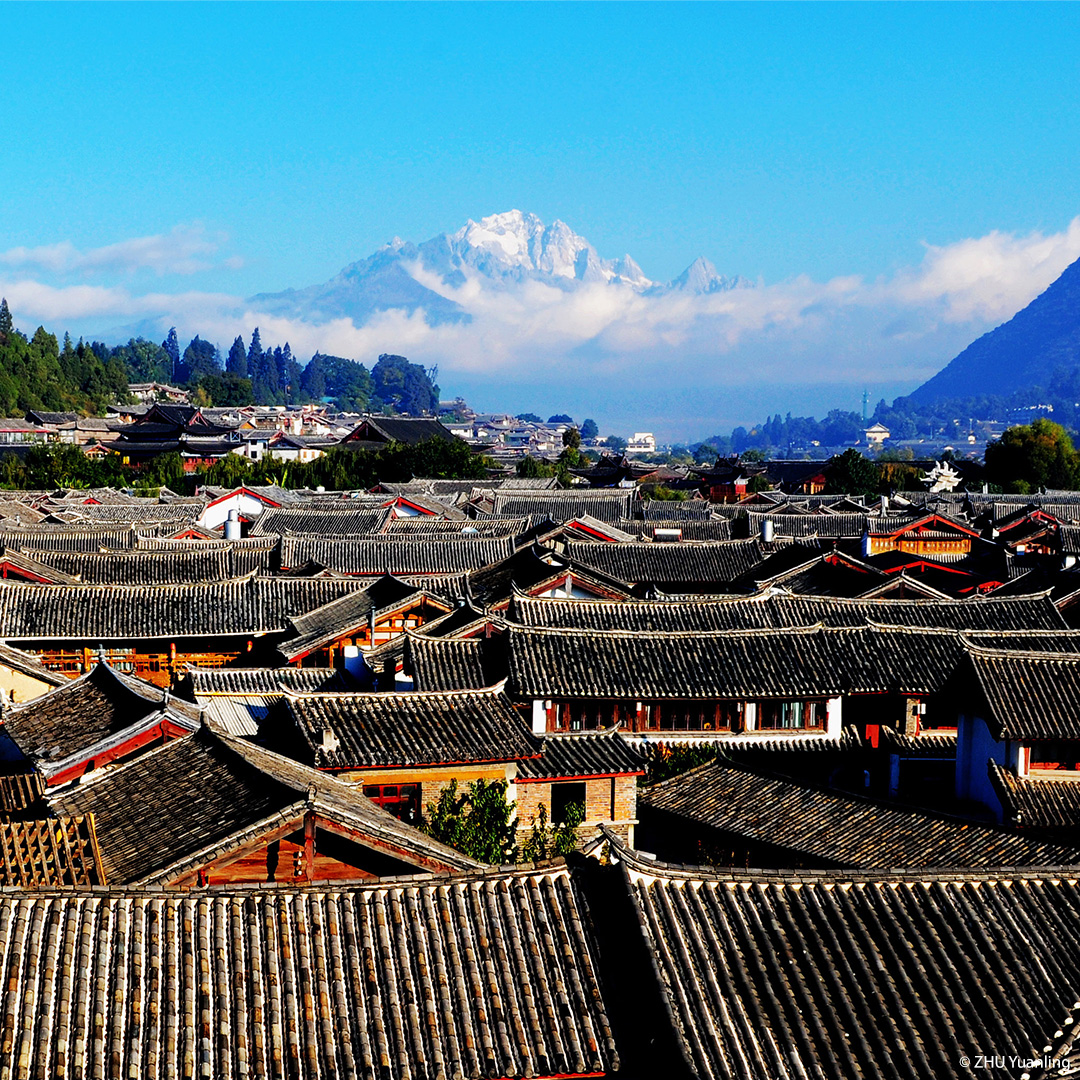 Identiques, mais différents. #PhotoDuJour : Vieille ville de Lijiang 🇨🇳, inscrite sur la Liste du #PatrimoineMondial de l’@unesco_fr en 1997. whc.unesco.org/fr/list/811/ #TheNext50