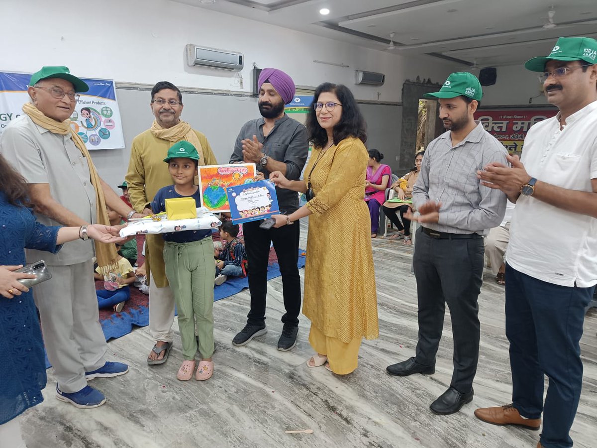 tatapower_ddl's tweet photo. #TataPowerDDL successfully conducted “#EcoEnergyCarnival” to celebrate #SeniorCitizenDay at Shakti Apartment Sec-9, Rohini with the theme “Customer First", under #TataVolunteeringWeek 18. The event was organised to create awareness on the importance of a #SustainableCulture. https://t.co/4okjwBVp9w