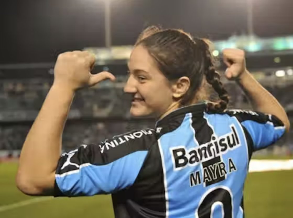 Gremio's tweet photo. 🇪🇪🥋💙 QUIMONO BRANCO, FAIXA PRETA E CORAÇÃO AZUL!
ELA É TRICOLOR E TRICAMPEÃ MUNDIAL!!! Pra começar a terça-feira cheia de orgulho. Parabéns, Mayra! 🥇 https://t.co/oezD00YwBa
