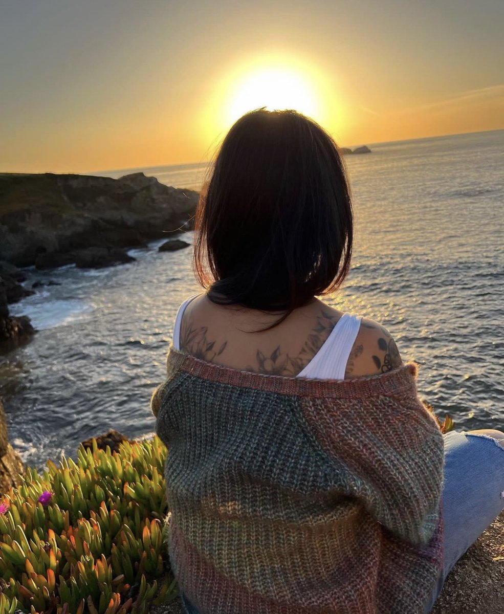 aprylnicole_'s tweet photo. It doesn't matter what's written in your story so far, it's how you fill the rest of those pages that counts.
Don't be in such a rush to figure everything out. embrace the unknown and let life surprise you.
You are the greatest project you will ever work on. https://t.co/RKImDdeJFU