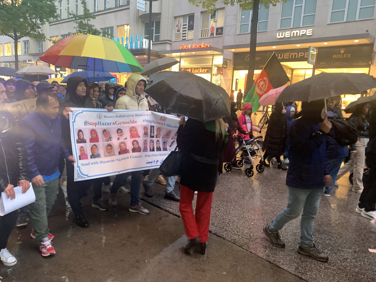 MPUSpezialistin's tweet photo. Seit der Machergreifung der Taliban und in den letzten 25 Jahren sind die ethnische Volksgruppe Hazara am häufigsten Opfer von Selbstmordattentaten geworden. Sie werden wg. ihrer Religion und Volkszugehörigkeit gezielt und systematisch getötet. Demo in HH

#StopHazaraGenocide https://t.co/vdgjL8EV14