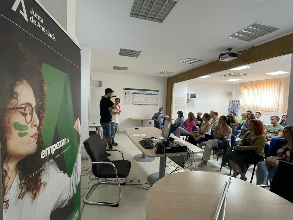 Agradecidos con @andaluciaemprende, y <a href="/CADECordoba/">CADE Córdoba</a> por su predisposición y a Fernando su profesionalidad. Subidón para emprender.