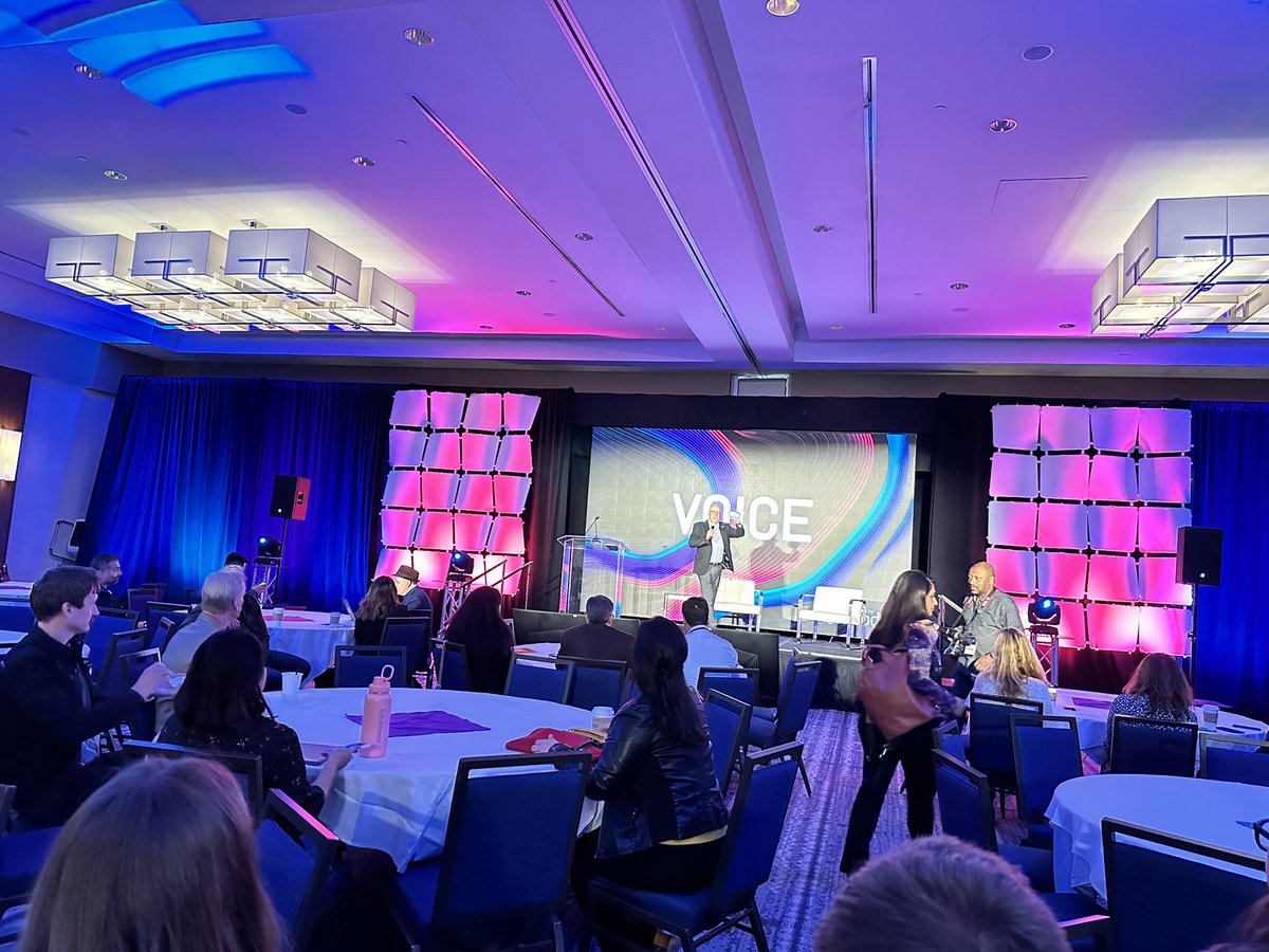 Its happening again! @peteerickson from <a href="/GoModev/">Modev</a> kicking it off at @VoiceSummitAI #VOICE22