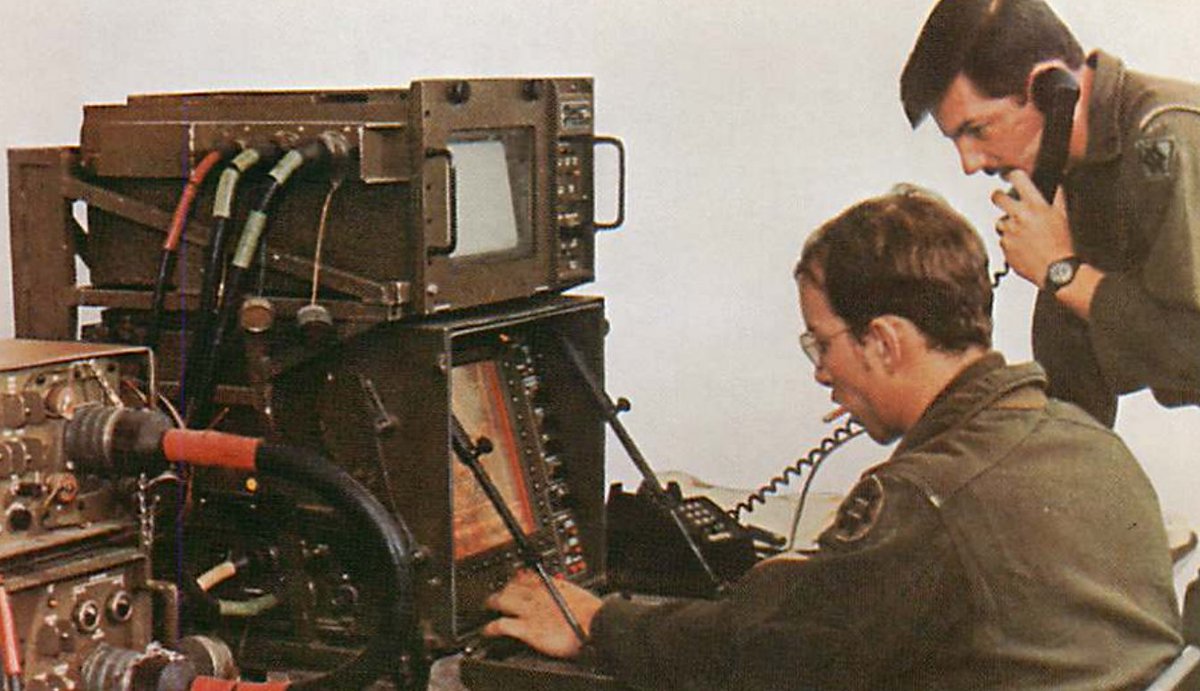 【USED】 MILITARY COMMUNICATIONS Edited 97 Visiting team gets inside look at the art of combat communications