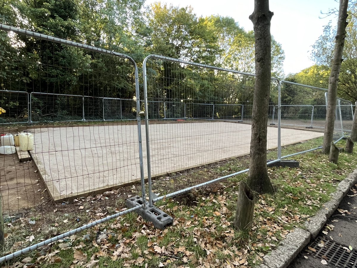 Ooh look! It’s coming along. The new #pétanque court in Ally Pally. Exciting!

<a href="/Yourallypally/">Alexandra Palace</a> <a href="/AlPal_parkrun/">Ally Pally parkrun</a> <a href="/FriendsAllyPark/">Alexandra Park</a> #OutdoorHaringey