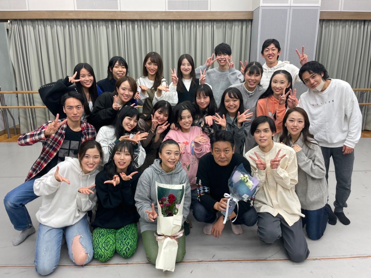 misaki_0614kato's tweet photo. 初舞台『広くて素敵な宇宙じゃないか』
4公演無事に終了しました

初めてな事だらけで必死すぎる私だったと思いますが、香織さんそしてキャストのみんなが優しく助けてくれました

代役で急に入った美沙季を受け入れてくれてありがとうございました

またいつかみんなと共演したいな
#TP広くて
#TP銀河 https://t.co/NaVmBsGvJp