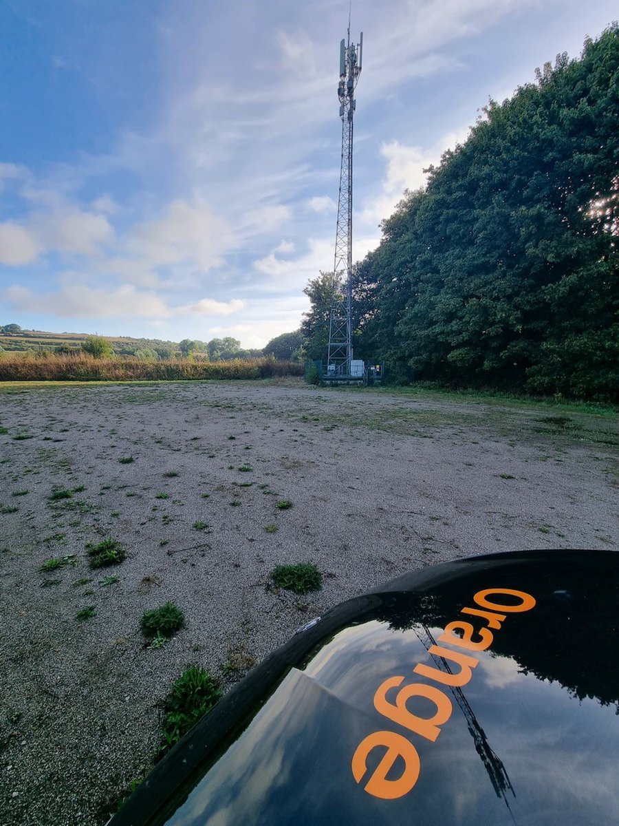 OrangeCVL's tweet photo. 📶La #5G continue de s'étendre en @CCcoeurdefrance 
Cette nouvelle technologie est maintenant disponible pour les clients particuliers et professionnels de  2⃣ nouvelles communes :

📍 Orval 
📍 Saint-Amand-MontRond

#Hello5G

ℹ️https://t.co/EvSDgQv4EE https://t.co/kxrG940fyR
