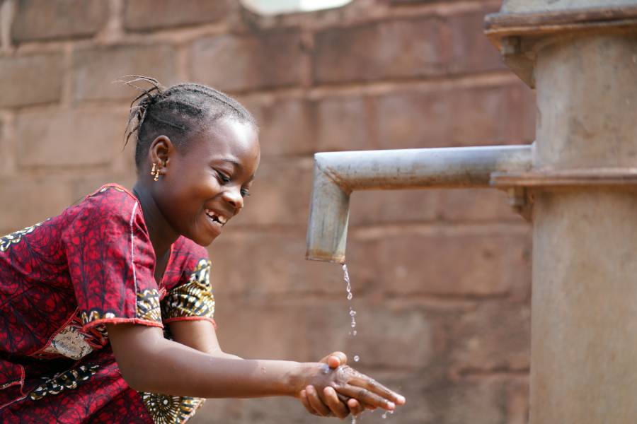 WorldBankWater's tweet photo. For every dollar invested in water, sanitation and hygiene, there is a $21 return.

Learn more about how WASH investments might be the key to unlocking developing economies: https://t.co/kSEV680trP https://t.co/F2JUmbK40t