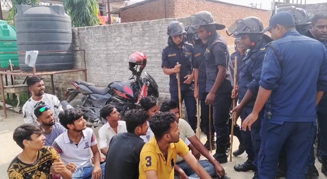 प्रादेशिक अस्पताल जलेश्वर को नतिजा प्रकाशन मा भएको अनियमितता को विरोध मा अस्पताल को प्रशासन मा तालाबन्दी एवम् धर्ना प्रदर्शन।