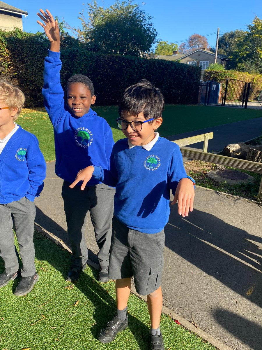 groveparksch's tweet photo. #outdoorlearning Year 4 took their Science lesson outside today where we had one person pretending to be a blind bat and another person pretending to be a moth - using echolocation the bat had to find the moth! #year4science #echolocation https://t.co/5S7E78OcFk