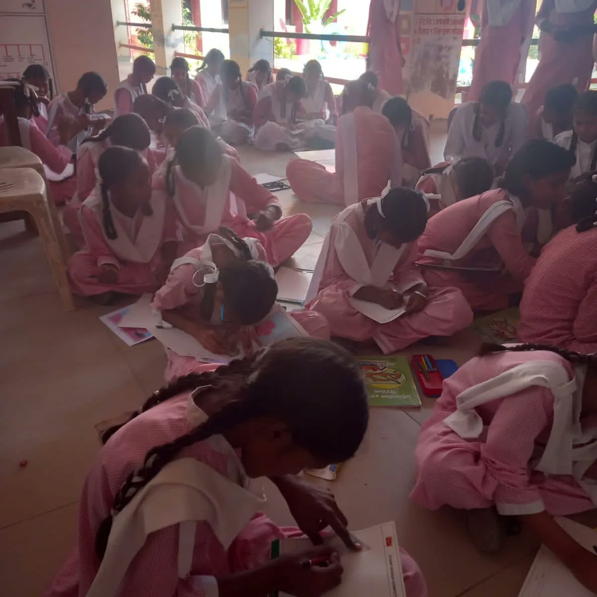 pmgpunjabwest's tweet photo. Stamp Designing and letter writing Competition at Govt Sr Sec School, Faridkot, PWR on Philately Day during ongoing Postal Week.
Open Your Philately Deposit Account at nearest postoffice.
#Philately King of Hobbies
@PMOIndia
@indiapost_dop 
@AshwiniVaishnaw
@devusinh
@cpmgpunjab https://t.co/RKTRG4EqWa