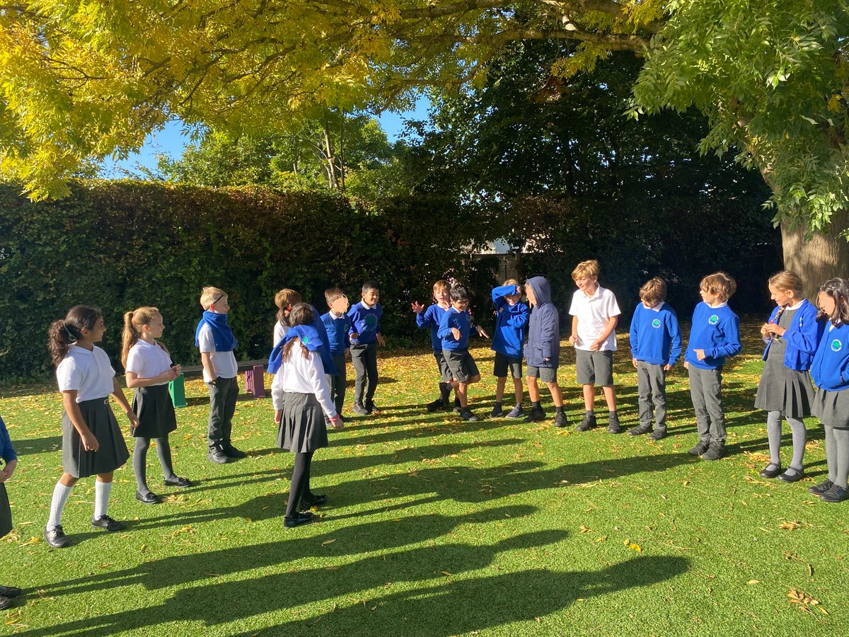 groveparksch's tweet photo. #outdoorlearning Year 4 took their Science lesson outside today where we had one person pretending to be a blind bat and another person pretending to be a moth - using echolocation the bat had to find the moth! #year4science #echolocation https://t.co/5S7E78OcFk