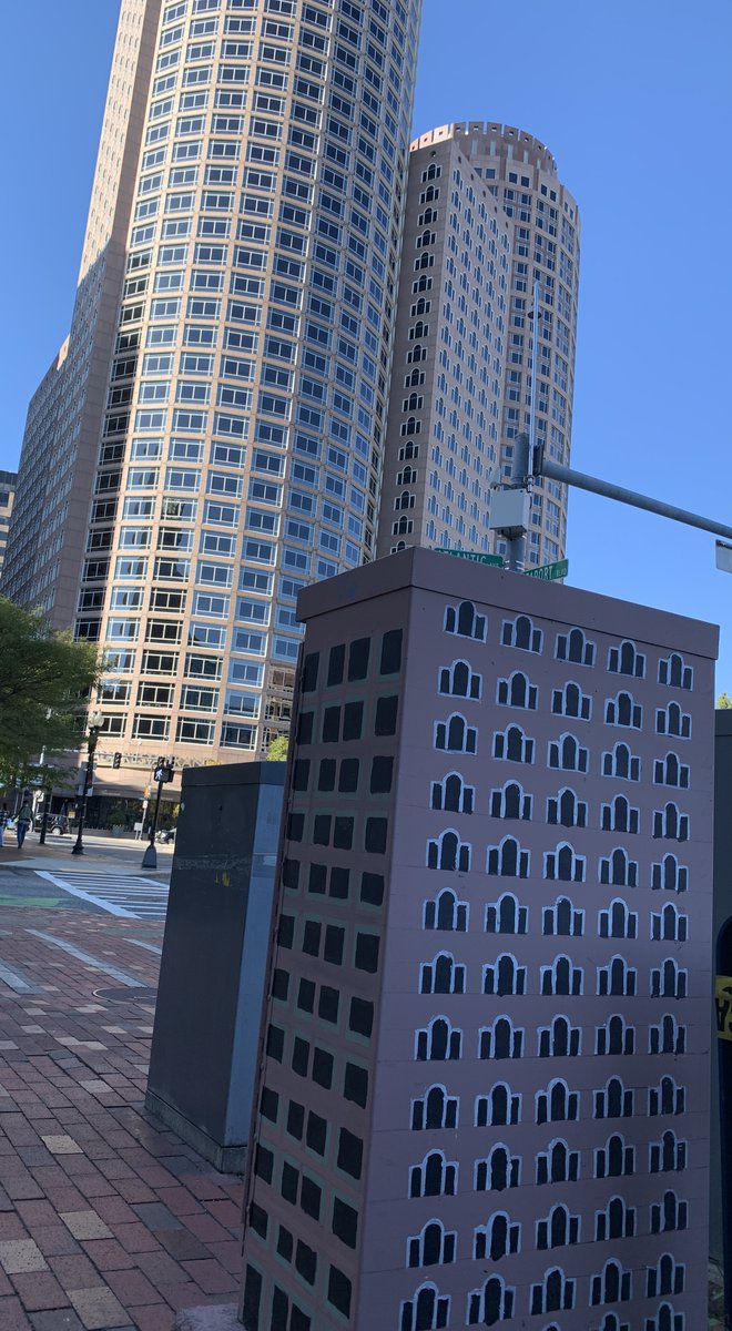 AmyFinstein's tweet photo. When art/utility boxes imitate Philip Johnson.
#palladianwindowsforeveryone https://t.co/W3Er2I4chk