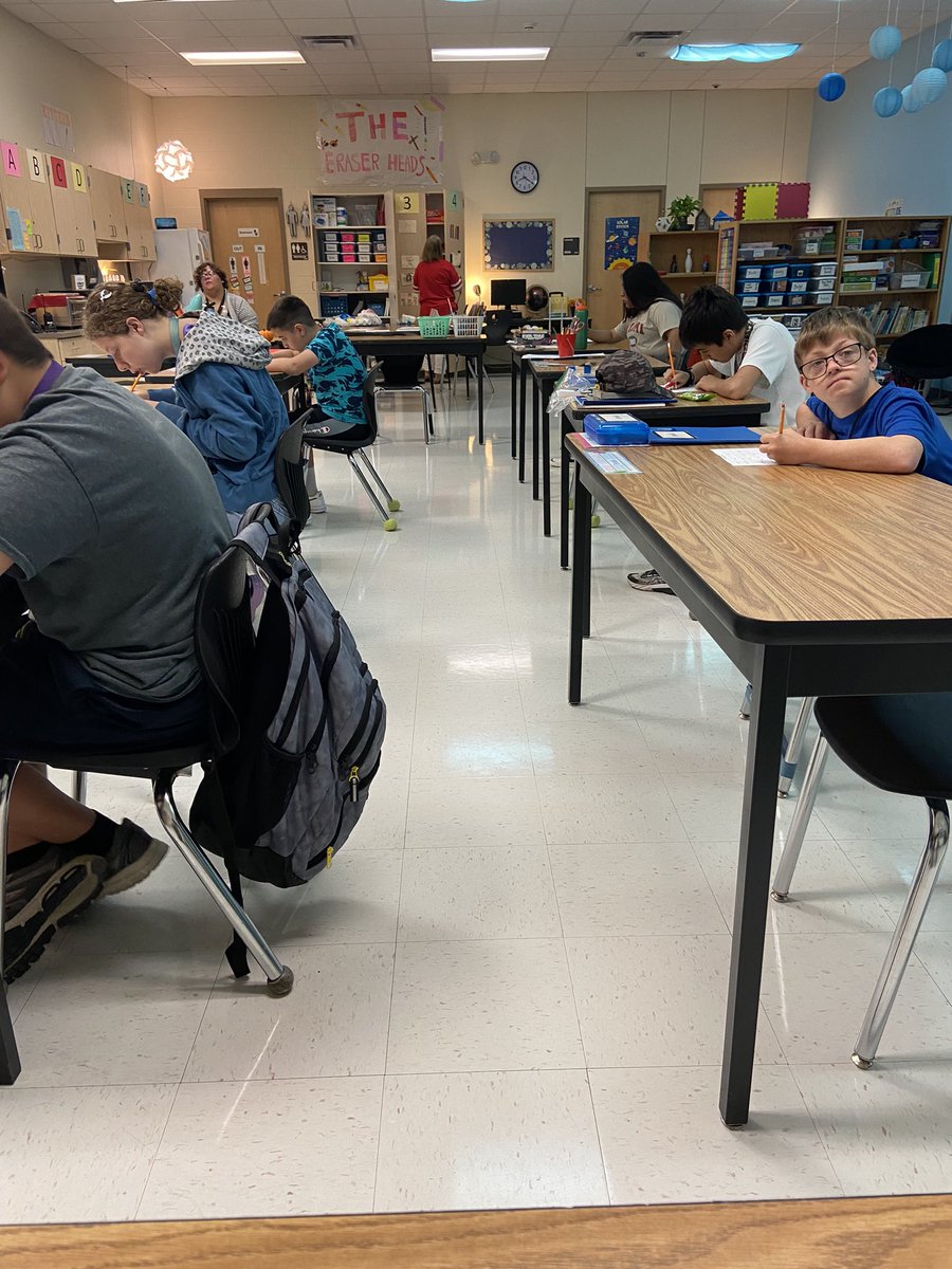 ses_APsherrill's tweet photo. High expectations are set in this classroom! Bell rings &amp; students independently get started on their morning work! 📝 #ThisIsWhy #PromotingIndependence #CHMSBuildingCharacter @CHMS_Principal @CISDSpecialEdu1 @lindslottcisd https://t.co/lTspZaMBlD