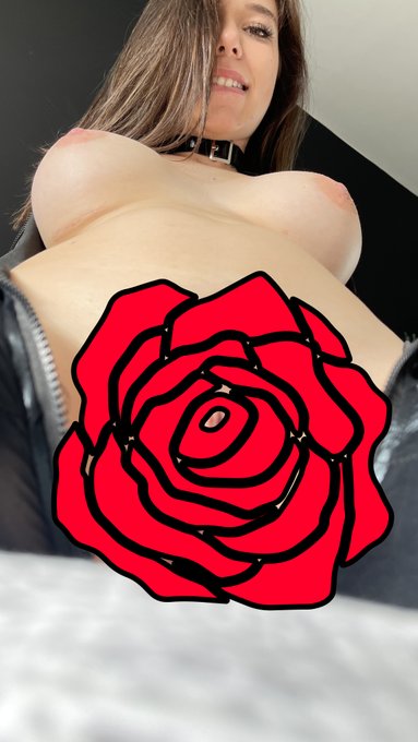 VERY naughty stuff going up on onlyfans. Can you see my clit?😁 https://t.co/ITM83Kw2Ss