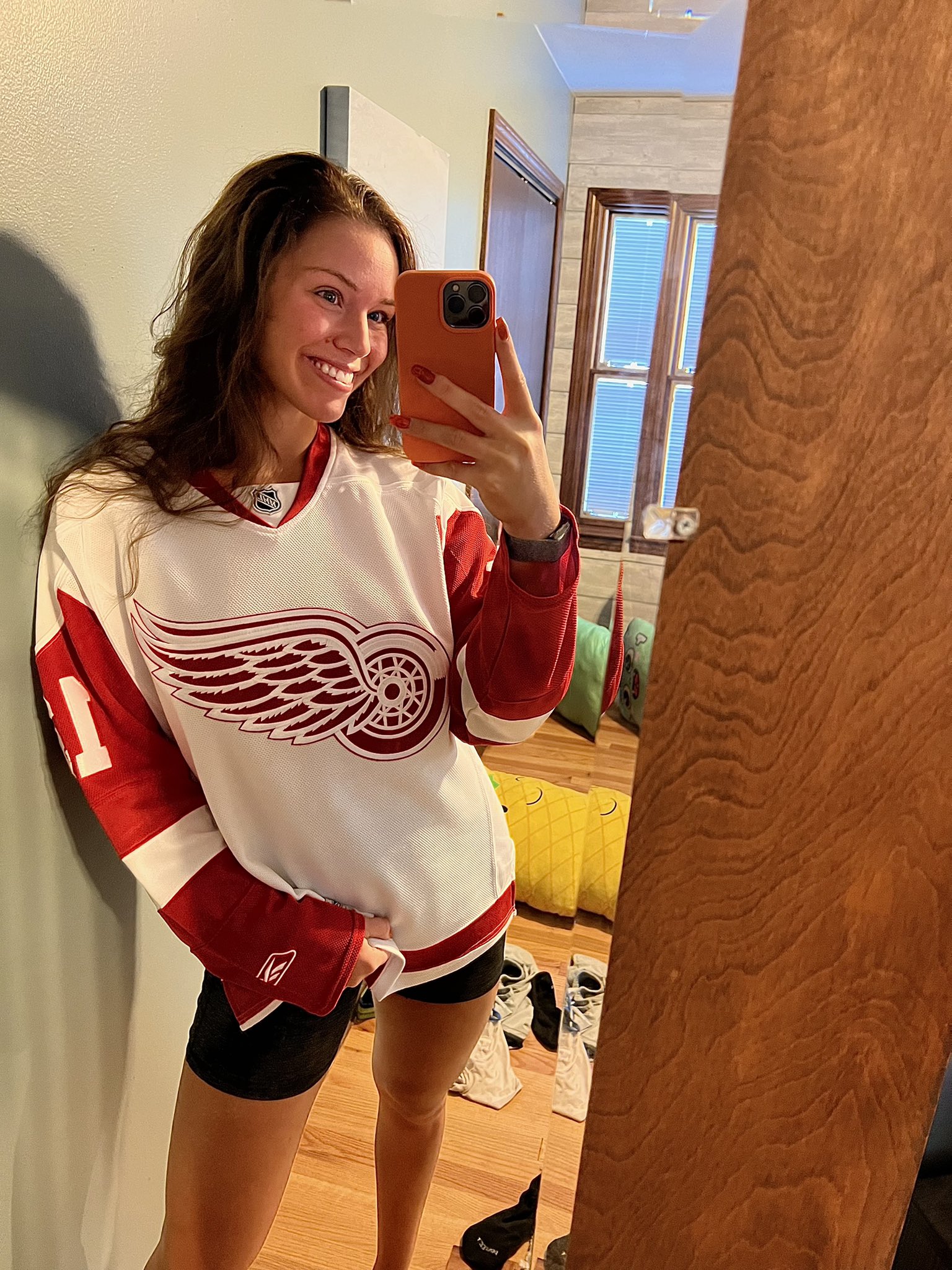 Courtney on Twitter: "Titty Tuesday 🤝 Hockey Szn https://t.co/DPWitx3rkm" / Twitter