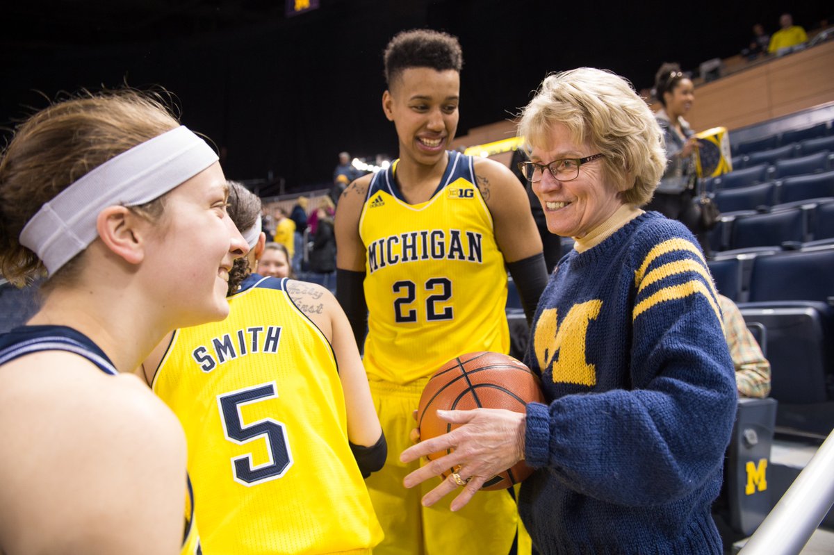 As @SantaJOno officially becomes the @umich president later this week, we wanted to thank @MarySueColeman one more time for her support of our program and her leadership over the years. We are sure we still see her (and Ken!) around Crisler...thank you, Mary Sue! #GoBlue