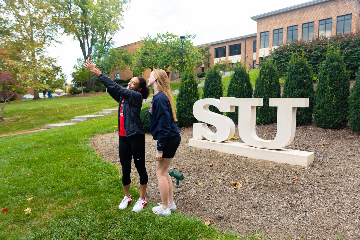 ShenandoahU's tweet photo. The leaves are starting to change colors on campus! If you're out snapping photos use the hashtag #mysuview so we can see and share them! https://t.co/niSMyN3OpR