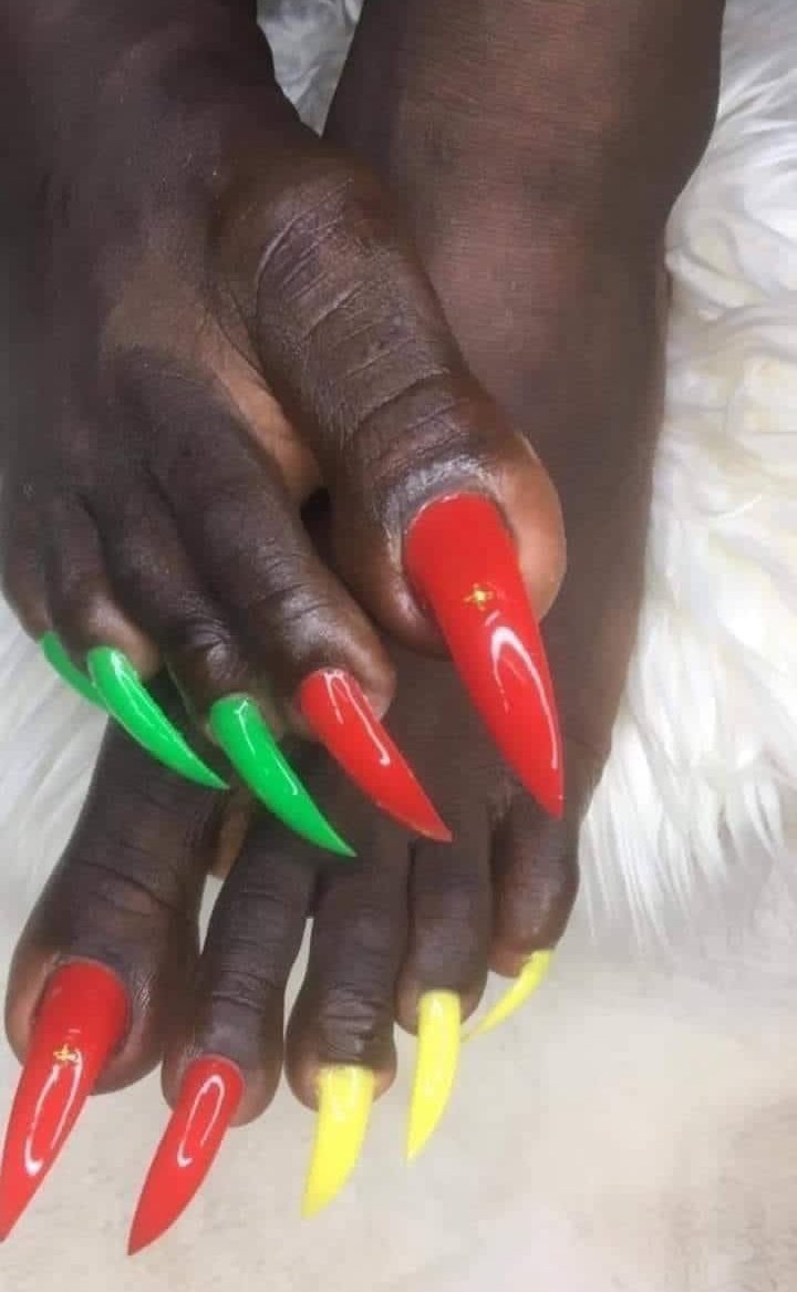 yhodatw's tweet image. Por 100 puntos: ¿Que diputada panista con amplias aspiraciones y sueños en ser de tez blanca por más que se lava la cara con cloro, lejía y aguarrás y mil filtros que le ponga a sus fotos seguirá teniendo las patas así?