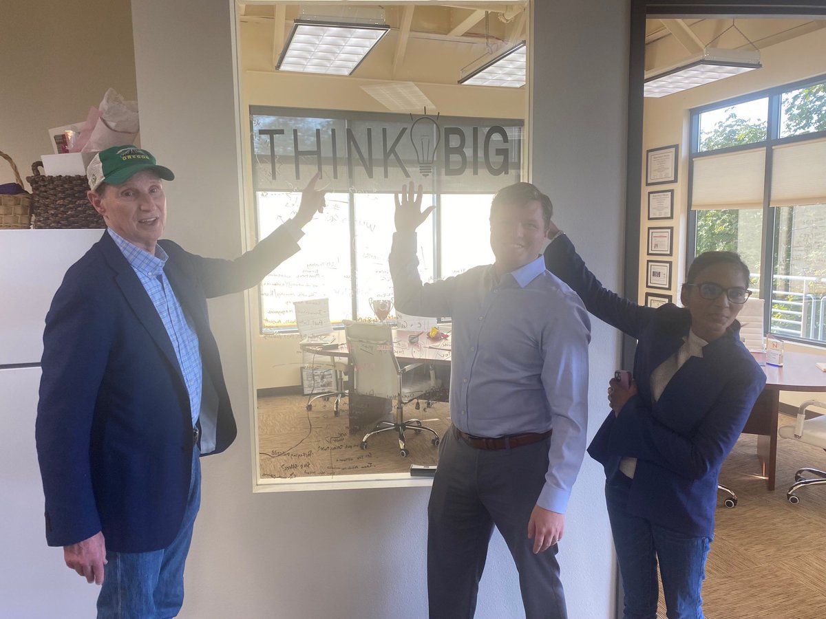 RonWyden's tweet photo. Very impressed with the “think big” innovation from the @Lazarus_3D team I met with yesterday in Linn County. Great work here at home in Oregon using 3D tech printing imaging to help surgical planning by doctors &amp; outcomes for patients. https://t.co/meIZVUVZGu