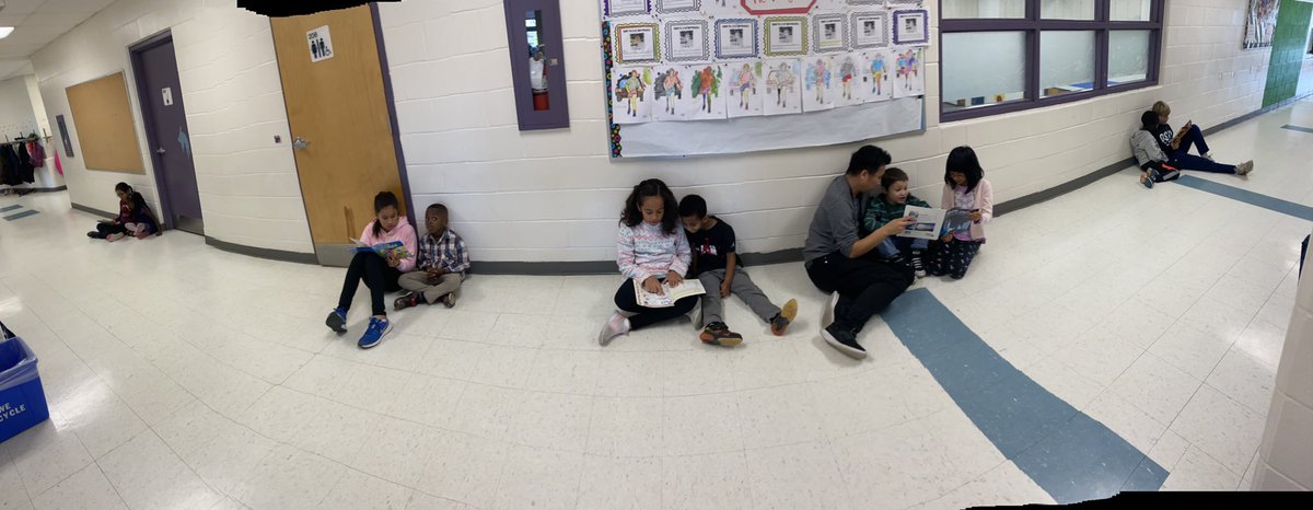 We are so grateful for our reading buddies with <a href="/mrs_gagliano/">Marina Gagliano</a> Grade 5’s ! @AaronDoOCSB <a href="/ThomasMoreOCSB/">St. Thomas More School</a> Amazing way to start our week back after Thanksgiving!❤️