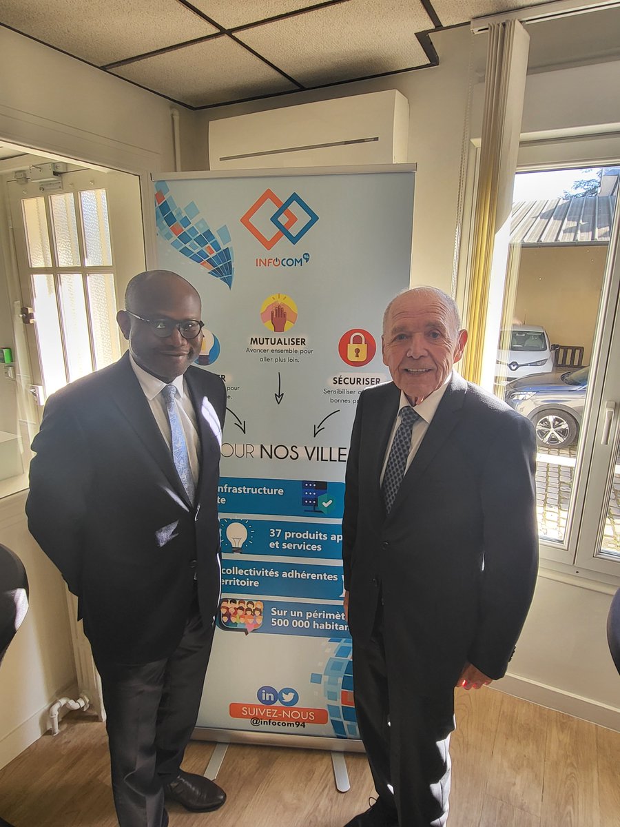 Merci à #LaurentCathala, président du territoire <a href="/sudestavenir/">Grand Paris Sud Est Avenir - GPSEA</a> et maire de @VilleCreteil d'être venu assister aux matinées portes ouvertes d'INFOCOM'94. #Mutualisation #GagnerEnsembleLesDéfisNumériquesDeDemain #MatinéesPortesOuvertes #SyndicatIntercommunalInformatique