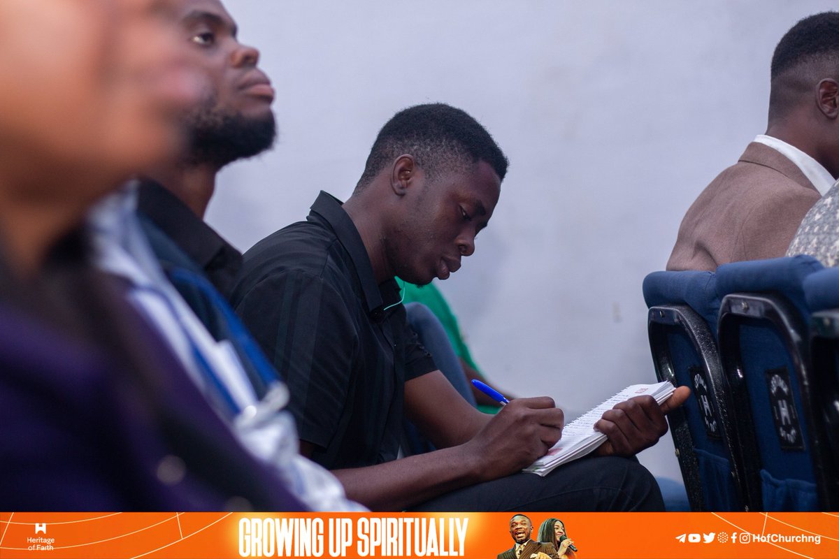 HoFChurchNG's tweet photo. DAD teaching and brethren collecting the Word within the auditorium
#HoFTwoServices #HoFSecondServiceStory #StrongerBelievers #HoFChurchNG https://t.co/TxlzkjRb0Y