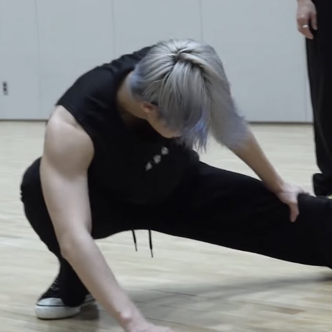 on Twitter "his arms....... i feel dizzy"