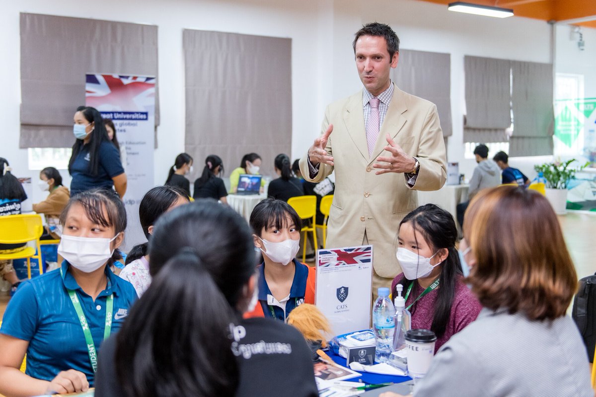 ukincambodia's tweet photo. Here are some activities from our student recruitment fair today!

If you missed today's event, please join us tomorrow

📅 12 Oct 2022

⏰ 9:00am to 5:00pm

📍 Sofitel Phnom Penh Phokeethra

#GREATEducationWeekKH
#GREATEducation
#SeeThingsDifferently https://t.co/xiBwCfgnxy