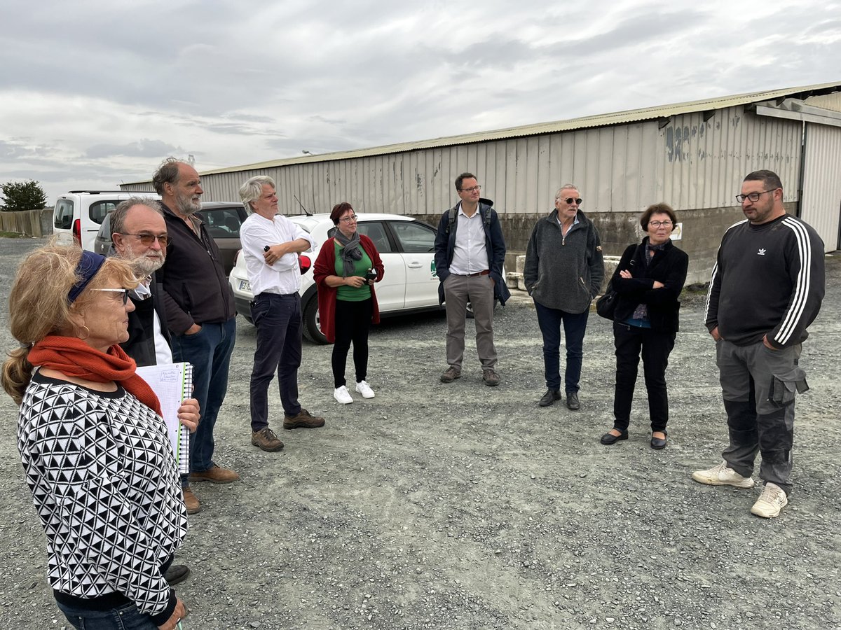 pmaraispoitevin's tweet photo. Le Conseil Scientifique et Prospectif du Parc s’est réuni en accueillant de nouveaux membres et en allant à la rencontre d’acteurs locaux @ManuelMercier79 @vturpaud et gildas Landais pour débattre avec eux d’un sujet d’actualité : l’aléa climatique dans le marais poitevin. https://t.co/WFQctZyzU6
