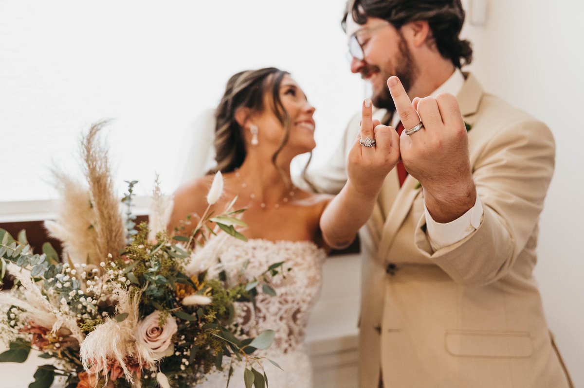 agolik's tweet photo. Name a more beautiful Mr. and Mrs. I’ll wait… @JaysonArtz and @hannahgolik https://t.co/VRPVpAyqK9