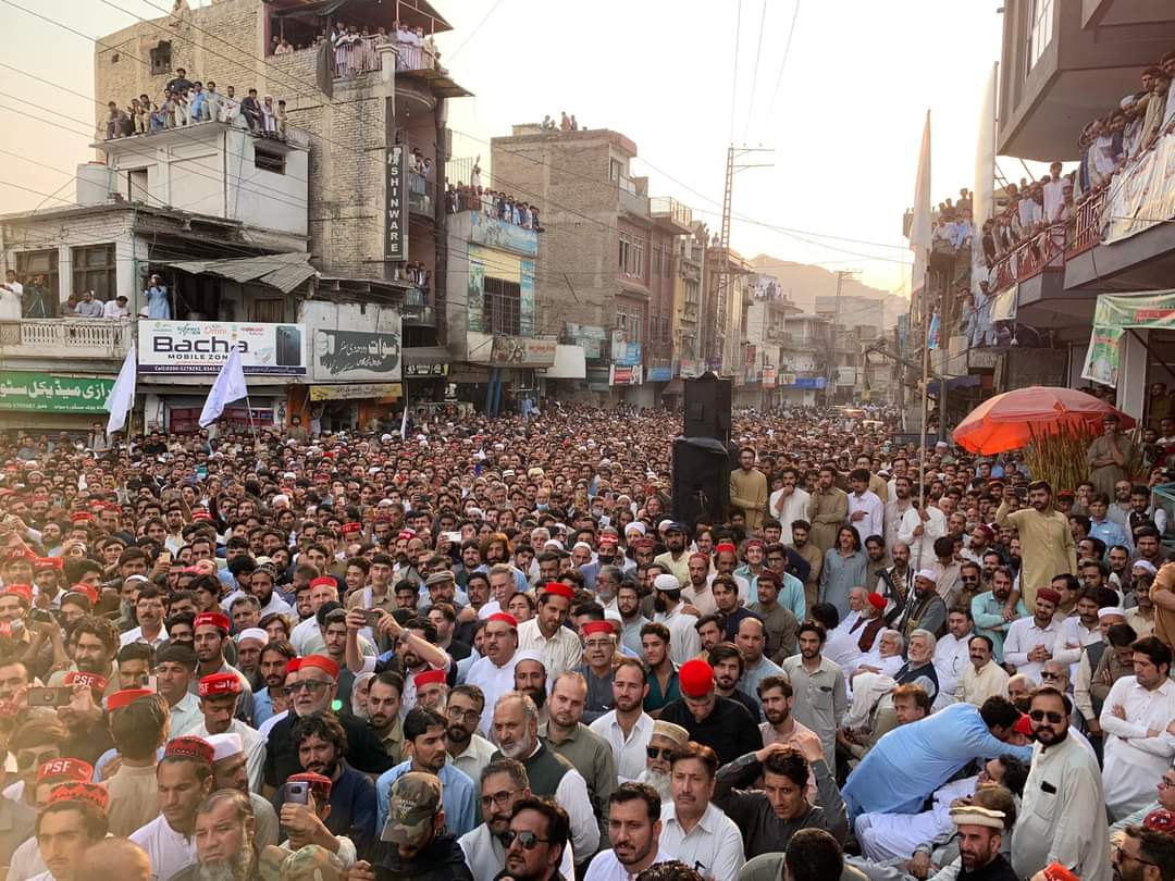 یا پښتانۀ بېداريږي 🚩
د سولې غږ به تر اسمانه رسوي نه 🚩

#PashtunRejectStateTerrorism 
#werejectmilitancy 
#werejectterrorism 
#swatrejectsstateterrorism 
#SwatRejectStateSponsoredTerrorism 
#مونږ_په_خپله_خاوره_امن_غواړو 
#امن #مينه #سوله #يو_والې