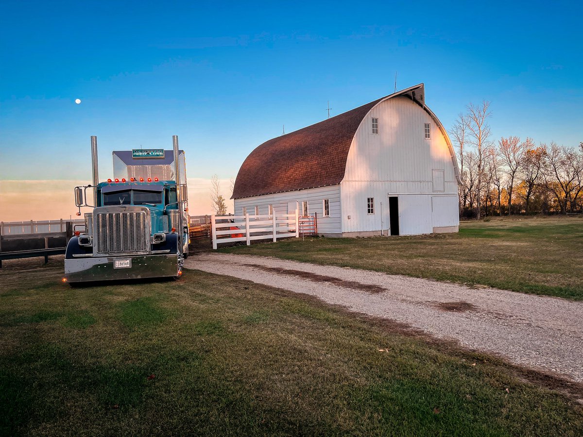 TRKN4TACOS's tweet photo. Old barns always make for a good Kodak moment. https://t.co/bGqvwgfgav
