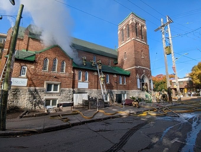 OFSFirePhoto's tweet image. Ottawa Fire on scene of a 2-Alarm fire at St. Lukes Anglican Church on Somerset ST West at Bell ST North. Crews have water on the fire and are opening up the interior walls. #ottnews #OttFire #Ottawa