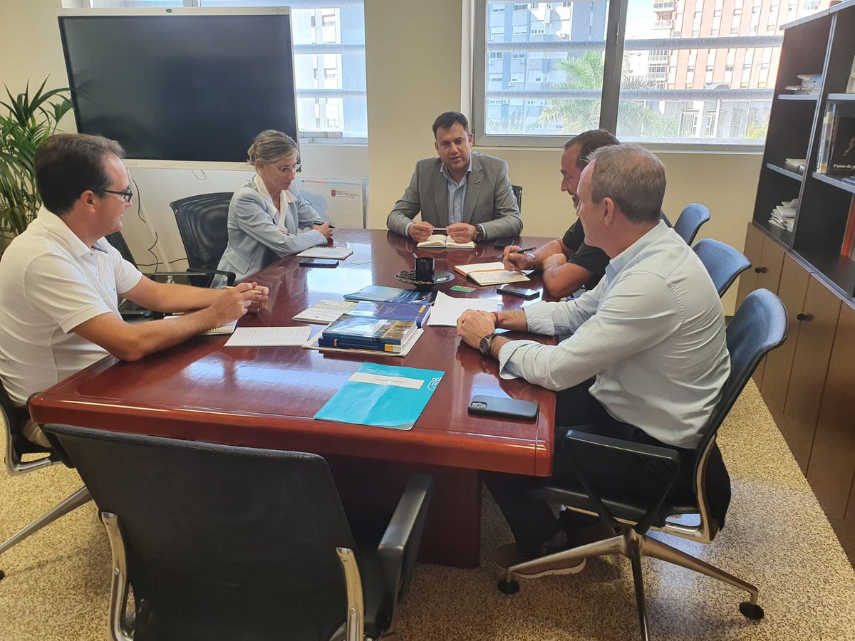 Hoy <a href="/jsandovalmoreno/">Jose Sandoval</a> se ha reunido con <a href="/AgritechMurcia/">AgritechMurcia</a> para analizar la inclusión de diferentes tecnologías susceptibles de ser subvencionadas en futuras convoctarias de ayudas para agricultura sostenible y de precisión en la Región de Murcia.