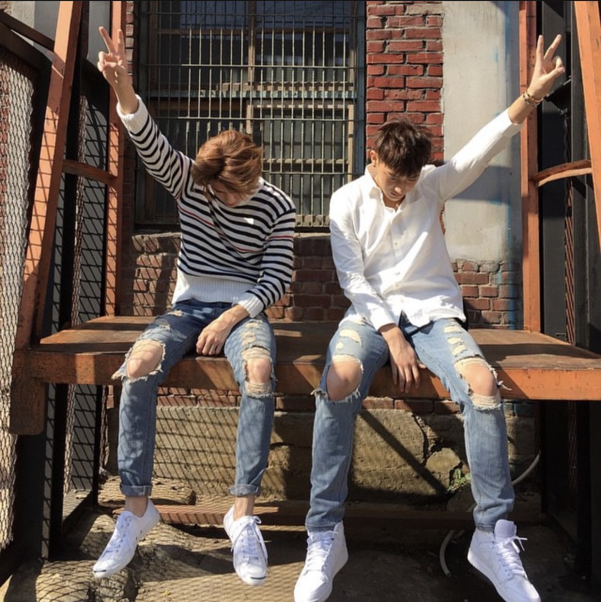 oohstagram's tweet photo. 141030 oohsehun instagram post 

ah right he used to us initial. he wrote the caption for the first pic “ST” (sehun tao) and the second “SBCDKS #inMEXICO XLCT #inKOREA” lmao HE’S CUTE 

#SEHUN #세훈 #엑소 https://t.co/NuuXEzsQDl