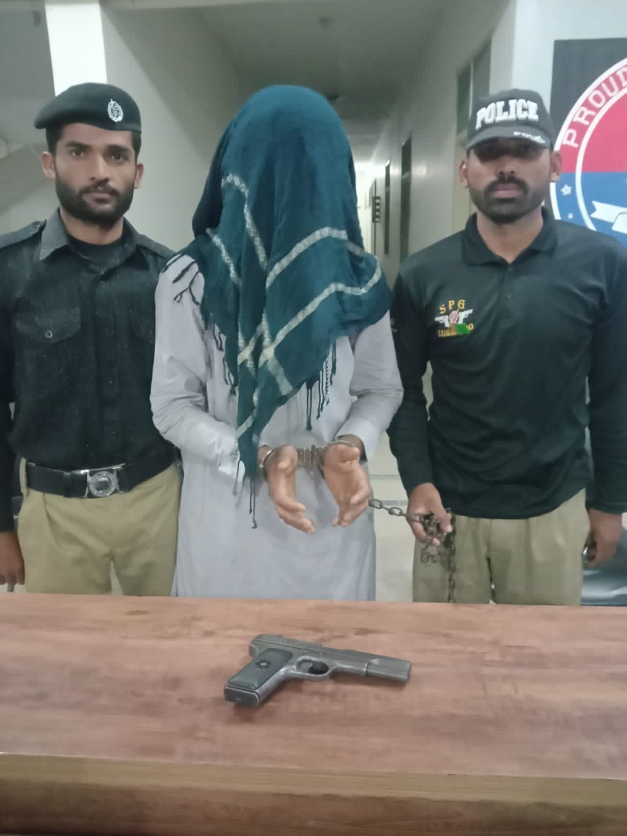 DigpSbaRange's tweet photo. نوابشاھ پولیس اسٹیشن B سیکشن کی حدود میں دوران گشت پولیس مقابلہ۔ ملزم مھر اللہ ولد نصر اللہ بروہی پسٹل سمیت گرفتار ملزم پر گورنمنٹ آف سندھ نے 50 لاکھ روپے انعام مقرر کر رکھا تھا، گرفتار ملزم کا تعلق ڈکیتوں کے بین الصوبائی گروپ سے تھا. https://t.co/ApjLxTYWNK