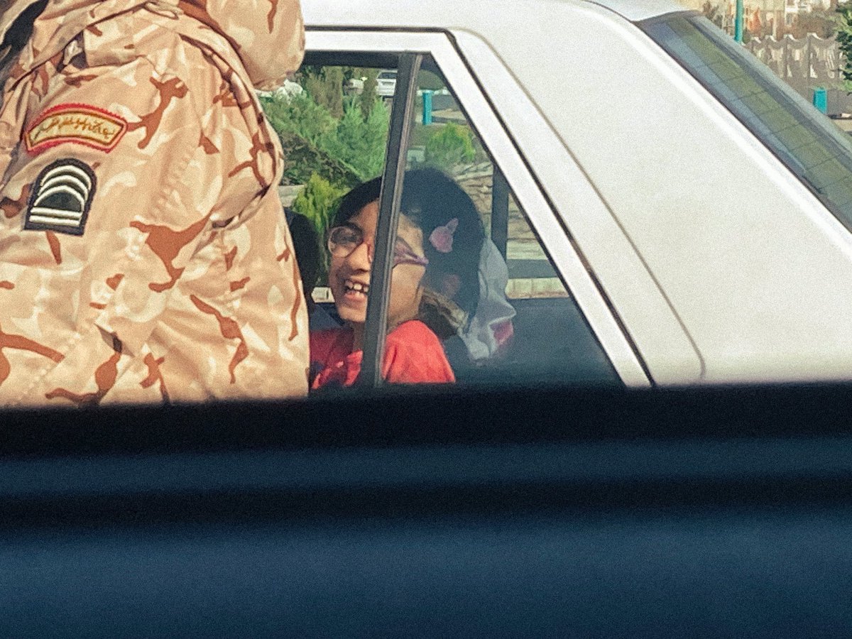 Fallraww's tweet image. به خروج دیو ها بخند :)