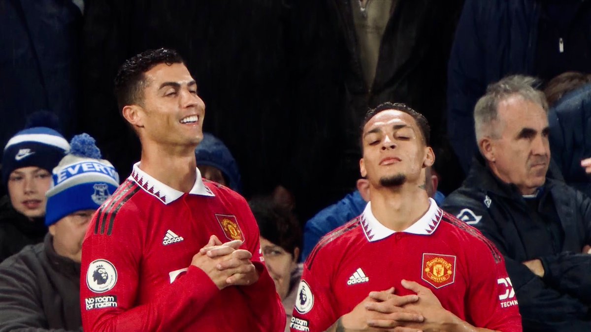 Benfica youth player scores against Paris youth and celebrates it in the Cristiano's way... Unreal influence 🐐