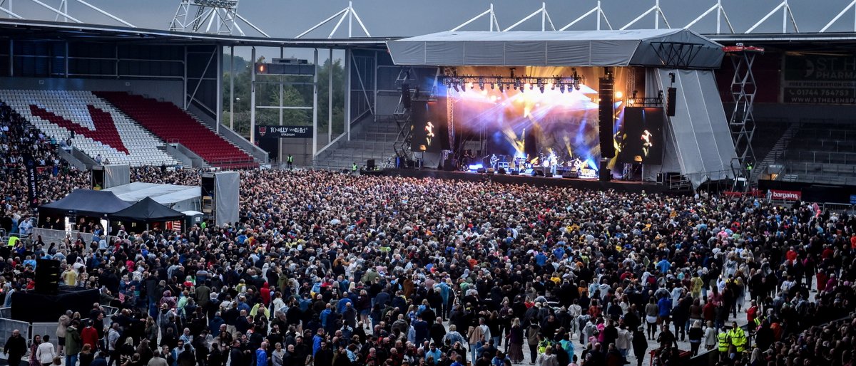 LcrLights's tweet photo. Paul Heaton & Jacqui Abbott put on 2 spectacular gigs and we were on hand to provide LIGHTS|CONTROL|RIGGING
📸 @patricksollitt @plattyphoto
#LCR #lightscontrolrigging #lights #control #rigging #TPIawards #KOI #KOIawards #eventprofs #brightnessblog #lightingrental #lightingdesign https://t.co/XyWmkkpMRg