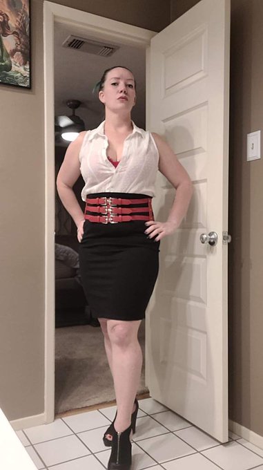 RT if you want to be a good boy for Mistress.  Silent send if you are a good boy... $mistressmollylocke